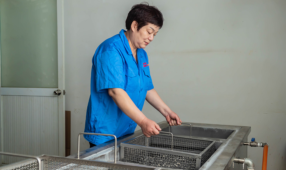 Ultrasonic cleaning and drying machine